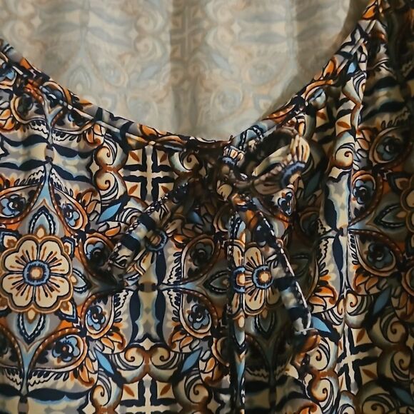 TACERA WOMAN GEOMETRIC TOP L  ELL SLEEVE - Picture 3 of 7